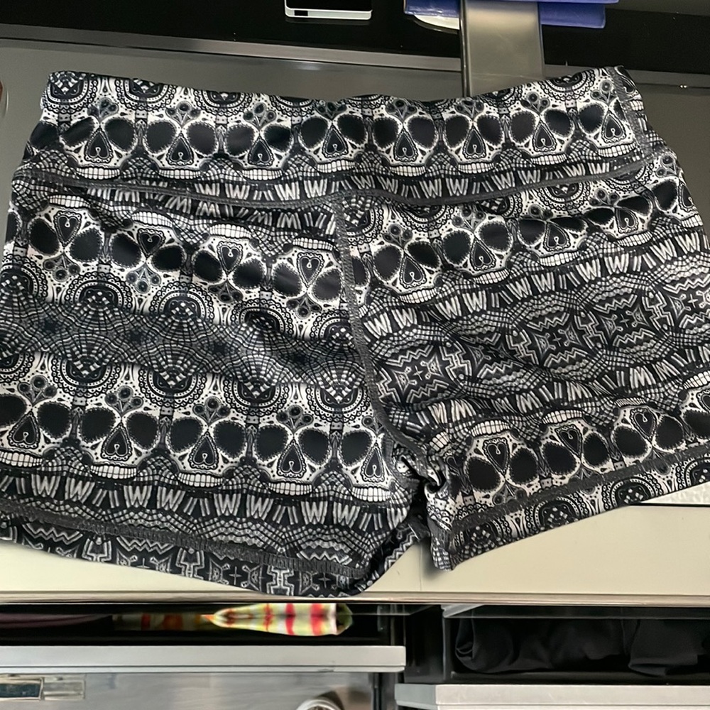 Skull crossfit shorts. EUC